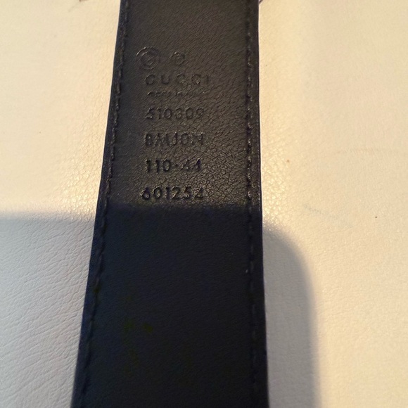 Black Logo Embossed Leather Gucci Belt Size 110 - Picture 6 of 7